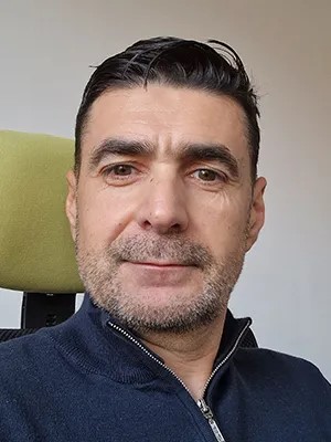 Claudiu Lapadat クラウディウ・ラパダット